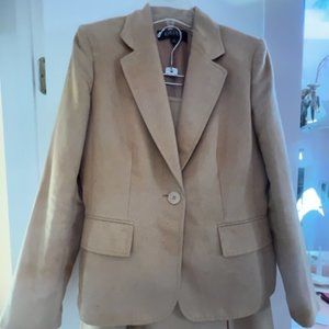 Kasper Size 6 Tan two piece Suit